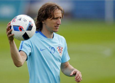 唏嘘？皇马仅花20分钟解雇阿隆索！老佛爷飞机上拍板 赔5个月薪水