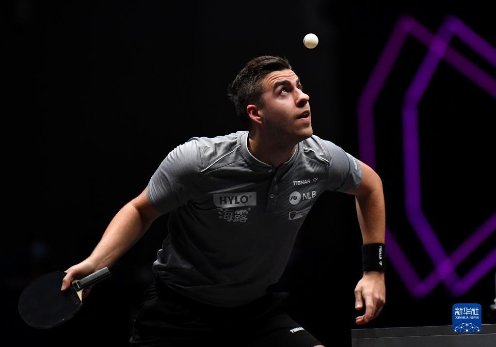 攻守两端的 攻守两端的